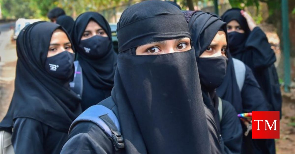 burqa mumbai college